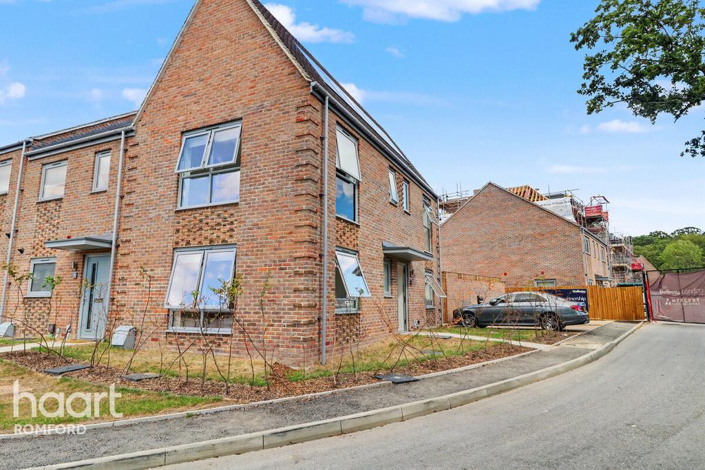 House in Romford - View 2