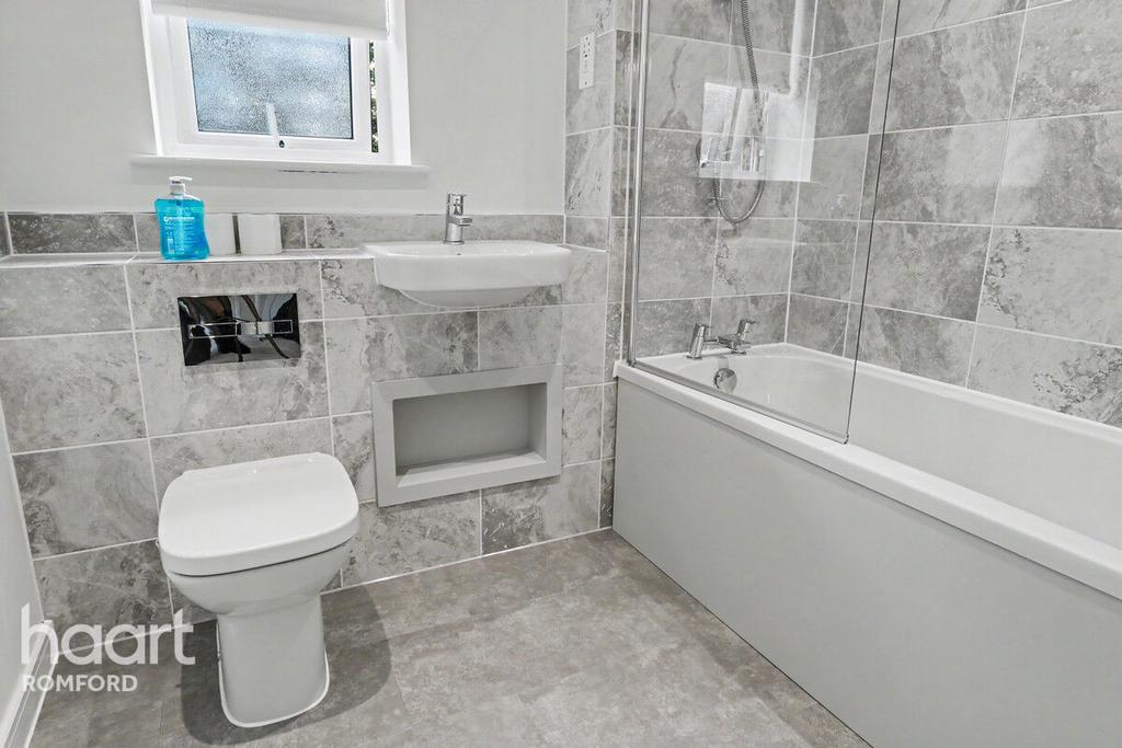 House in Romford - View 3
