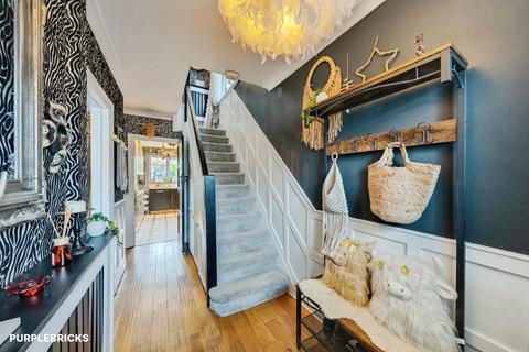 3 bedroom semi-detached house for sale, Glenview, London, SE2