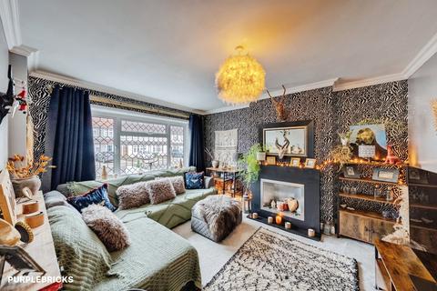 3 bedroom semi-detached house for sale, Glenview, London, SE2