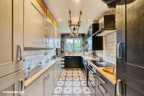 3 bedroom semi-detached house for sale, Glenview, London, SE2
