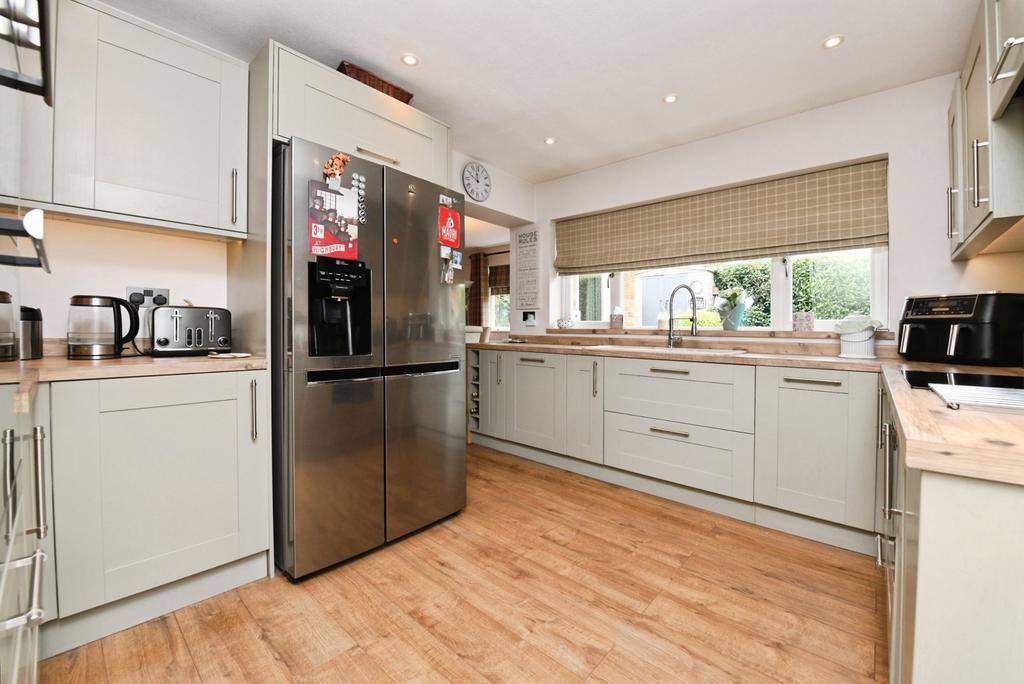 House in Essex - View 3