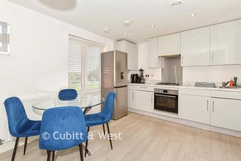 2 bedroom flat for sale, Horn House, Crawley RH10