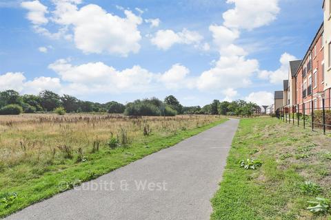 2 bedroom flat for sale, Horn House, Crawley RH10
