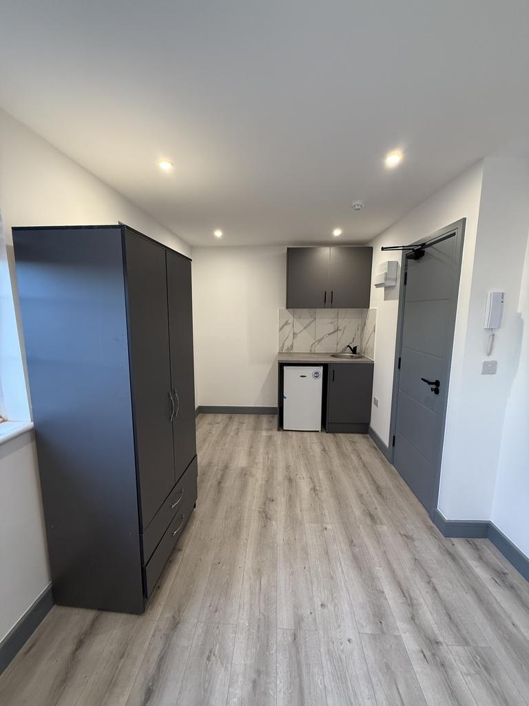 House in Southall - View 5