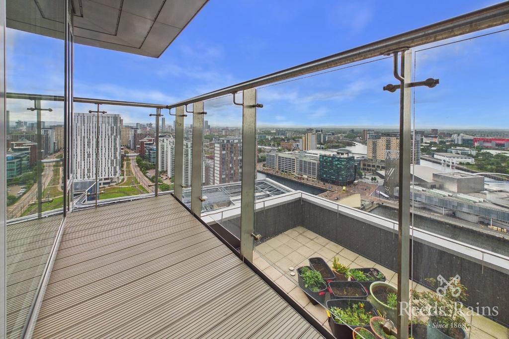 Apartment in Salford - View 3