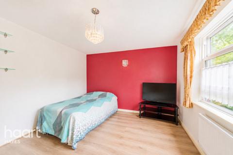 1 bedroom flat for sale, Warren Close, Hayes