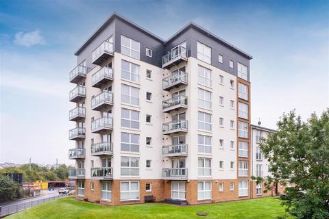 3 bedroom flat for sale