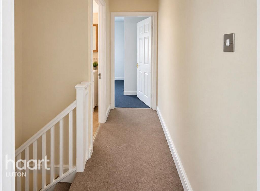 House in Luton - View 4
