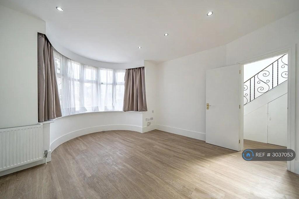 House in London - View 2