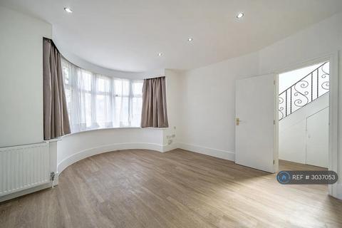4 bedroom semi-detached house to rent, Selvage Lane, London, NW7