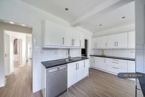 4 bedroom semi-detached house to rent, Selvage Lane, London, NW7