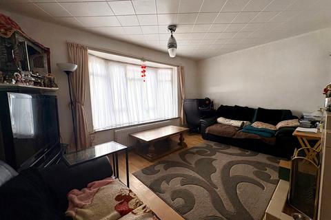 2 bedroom flat for sale, Hepworth Gardens, Barking