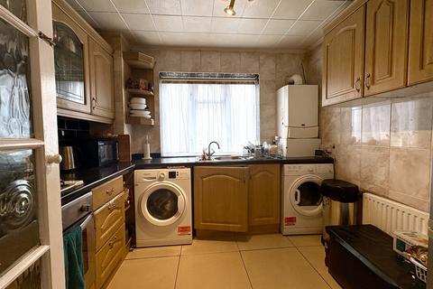 2 bedroom flat for sale, Hepworth Gardens, Barking