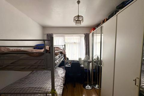 2 bedroom flat for sale, Hepworth Gardens, Barking