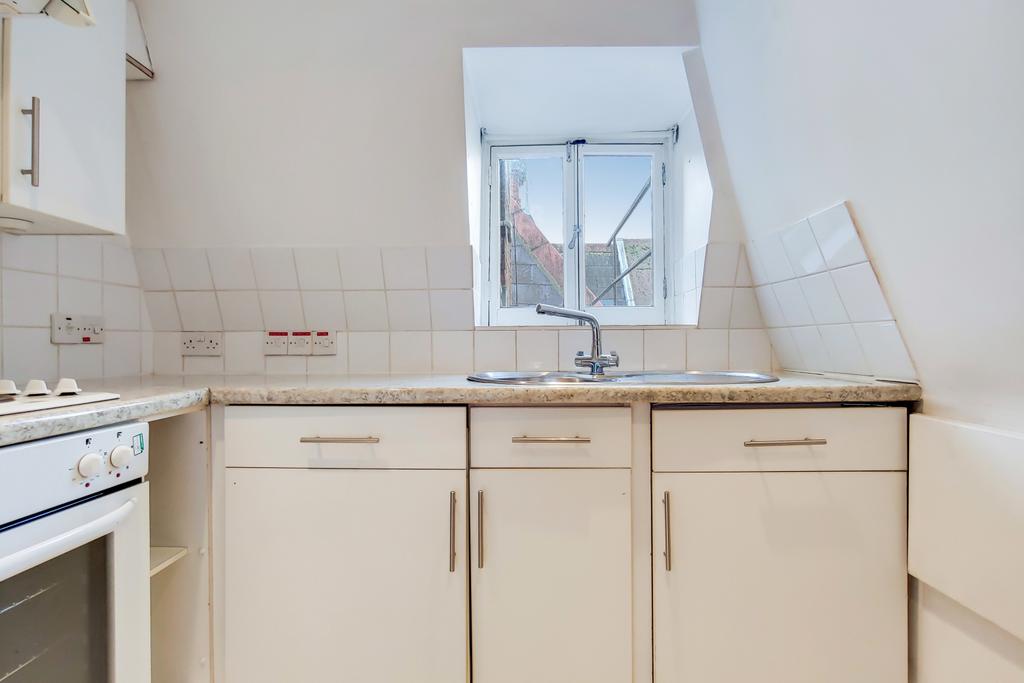 Apartment in Covent Garden - View 5