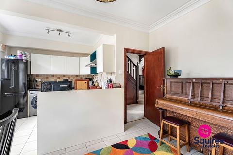 3 bedroom terraced house for sale, Squires Lane, London, N3
