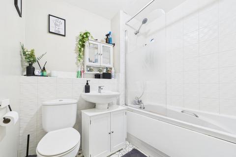2 bedroom flat to rent, Venables Way, Carlton Boulevard