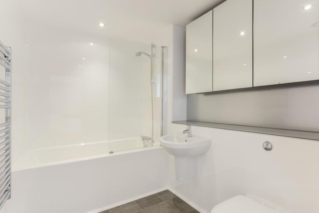 Apartment in Salford - More