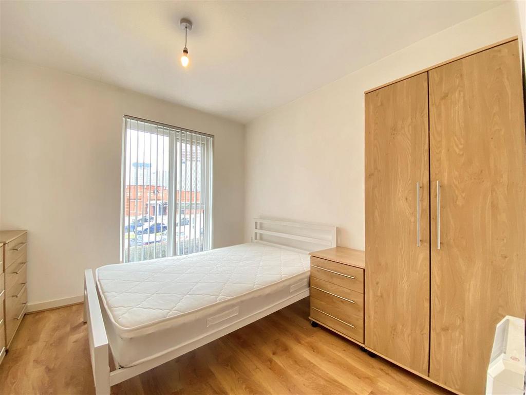 Apartment in Salford - View 5