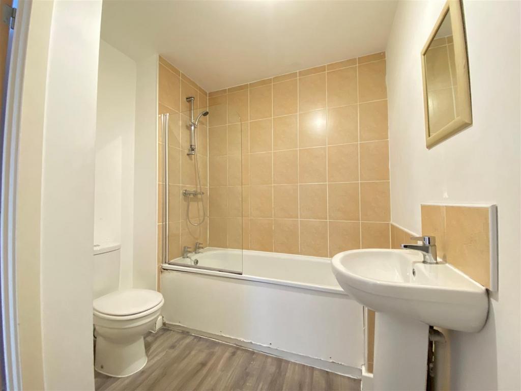 Apartment in Salford - More