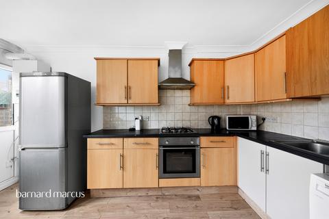 4 bedroom flat to rent, Ibsley Gardens, Wandsworth