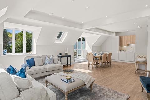 2 bedroom apartment for sale, Mclaren Court, Cobham Road, KT22