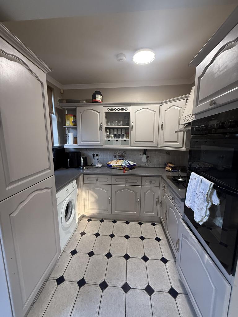 House in Uxbridge - More