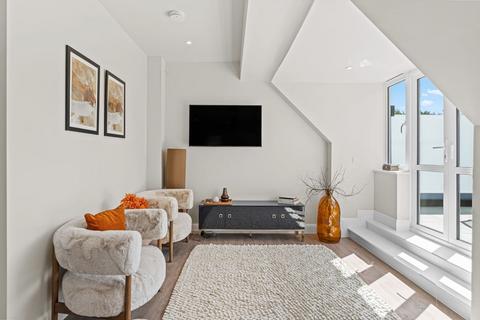 2 bedroom apartment for sale, Mclaren Court, Cobham Road, KT22