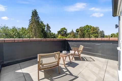 2 bedroom apartment for sale, Mclaren Court, Cobham Road, KT22