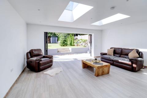 3 bedroom semi-detached house for sale, Corran Way, South Ockendon RM15