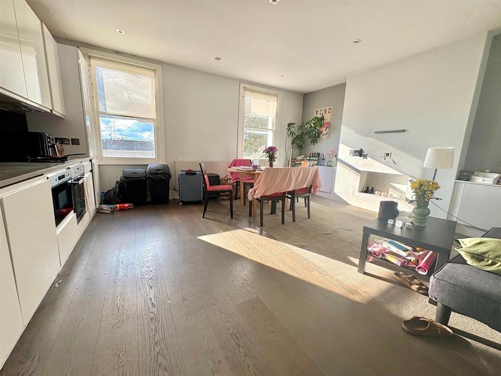 House in London - View 2