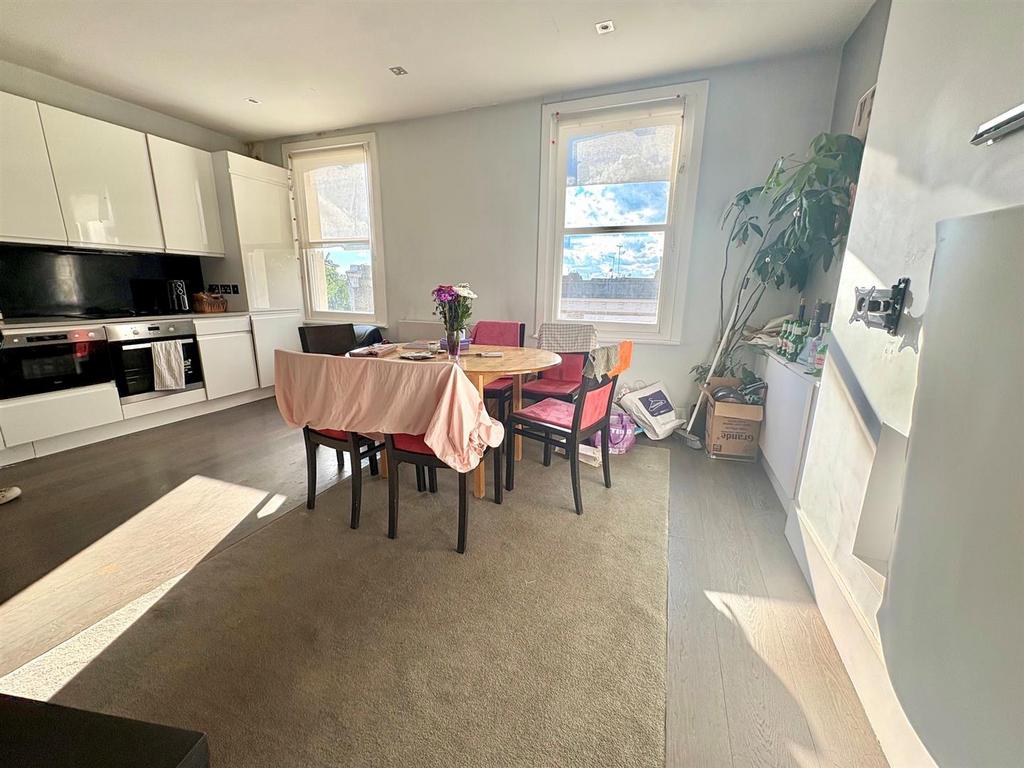House in London - View 3
