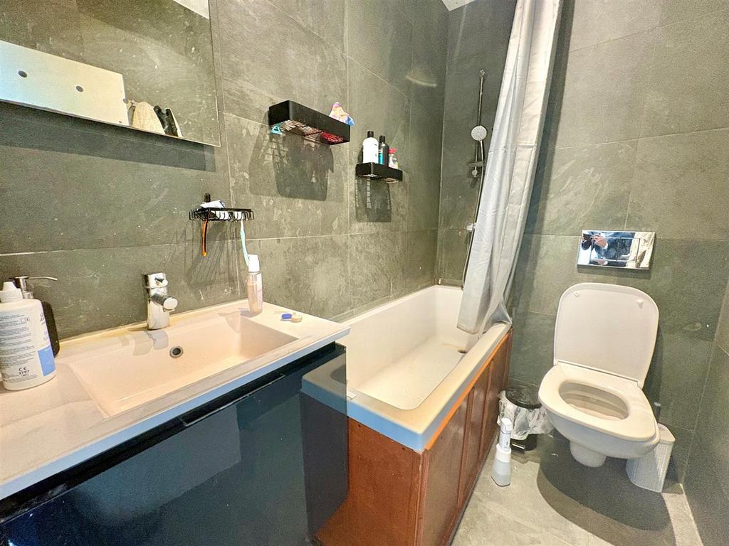 House in London - View 5