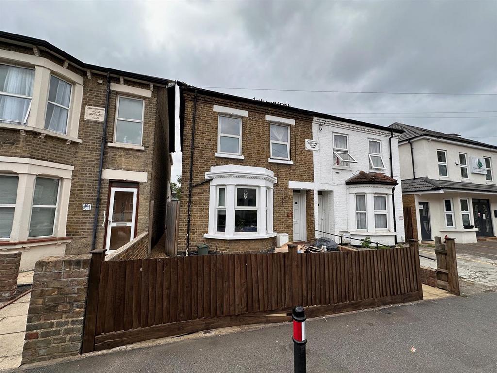 House in Uxbridge - View 2