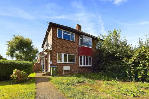 2 bedroom maisonette to rent, Kneller Road, Twickenham