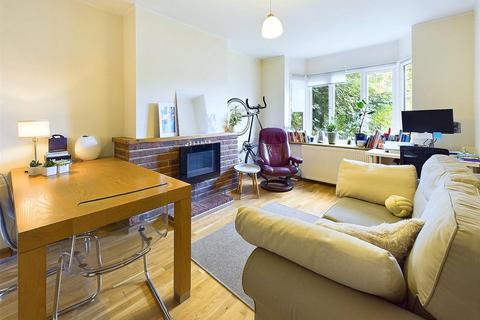 2 bedroom maisonette to rent, Kneller Road, Twickenham