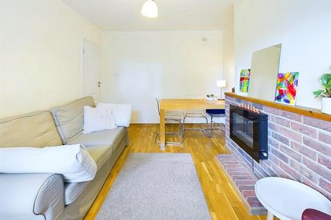 2 bedroom maisonette to rent, Kneller Road, Twickenham