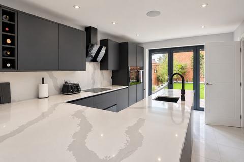 4 bedroom semi-detached house for sale, Snowdonia Way, Stevenage