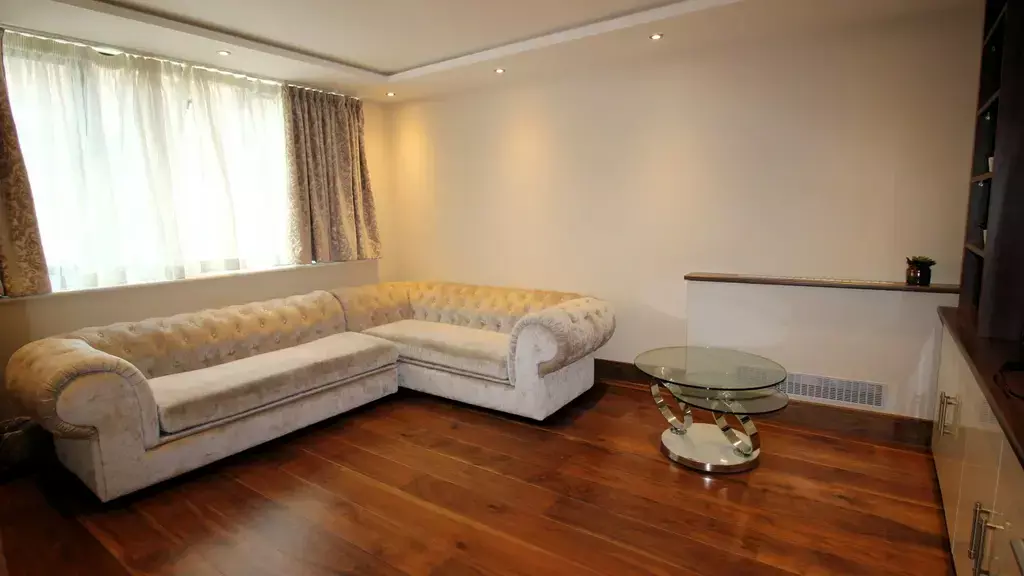 House in Marylebone - More
