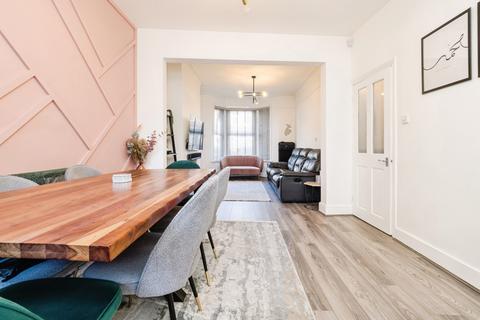 undefined, Dersingham Avenue, Manor Park, London, E12