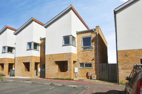 3 bedroom end of terrace house for sale, Davenport Close, Gosport