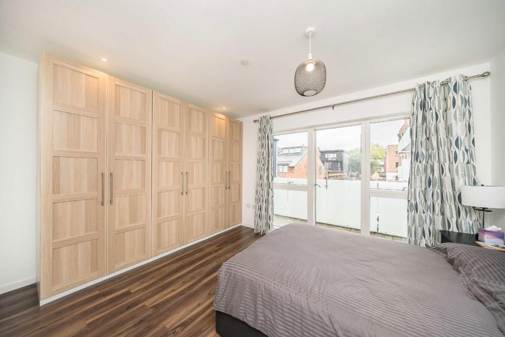 House in Wimbledon - More
