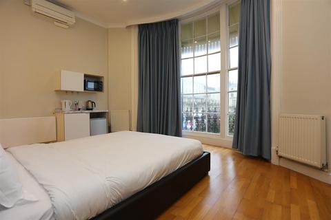 Studio to rent, Regency Square, Brighton