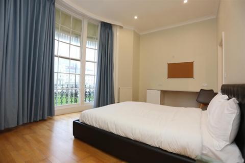 Studio to rent, Regency Square, Brighton