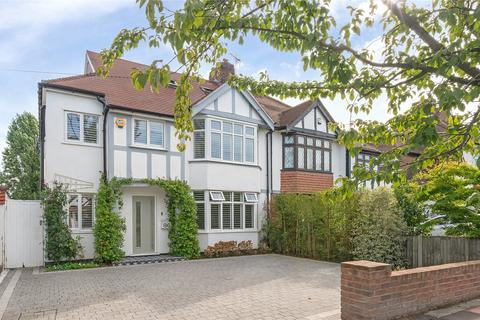 Kingswood Avenue, Bromley, BR2