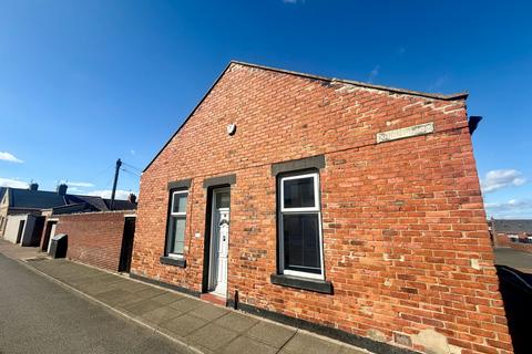 2 bedroom terraced house to rent, Kings Place, Sunderland, SR4