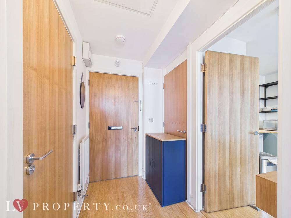 Apartment in West Midlands - More