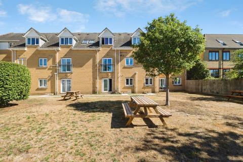 2 bedroom flat for sale, Grenfell Avenue, Hornchurch, RM12