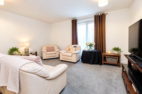 2 bedroom flat for sale, Grenfell Avenue, Hornchurch, RM12